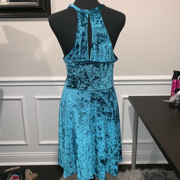 ⭐️NEW⭐️ Blue Velvet Dress - Picture 5 of 6
